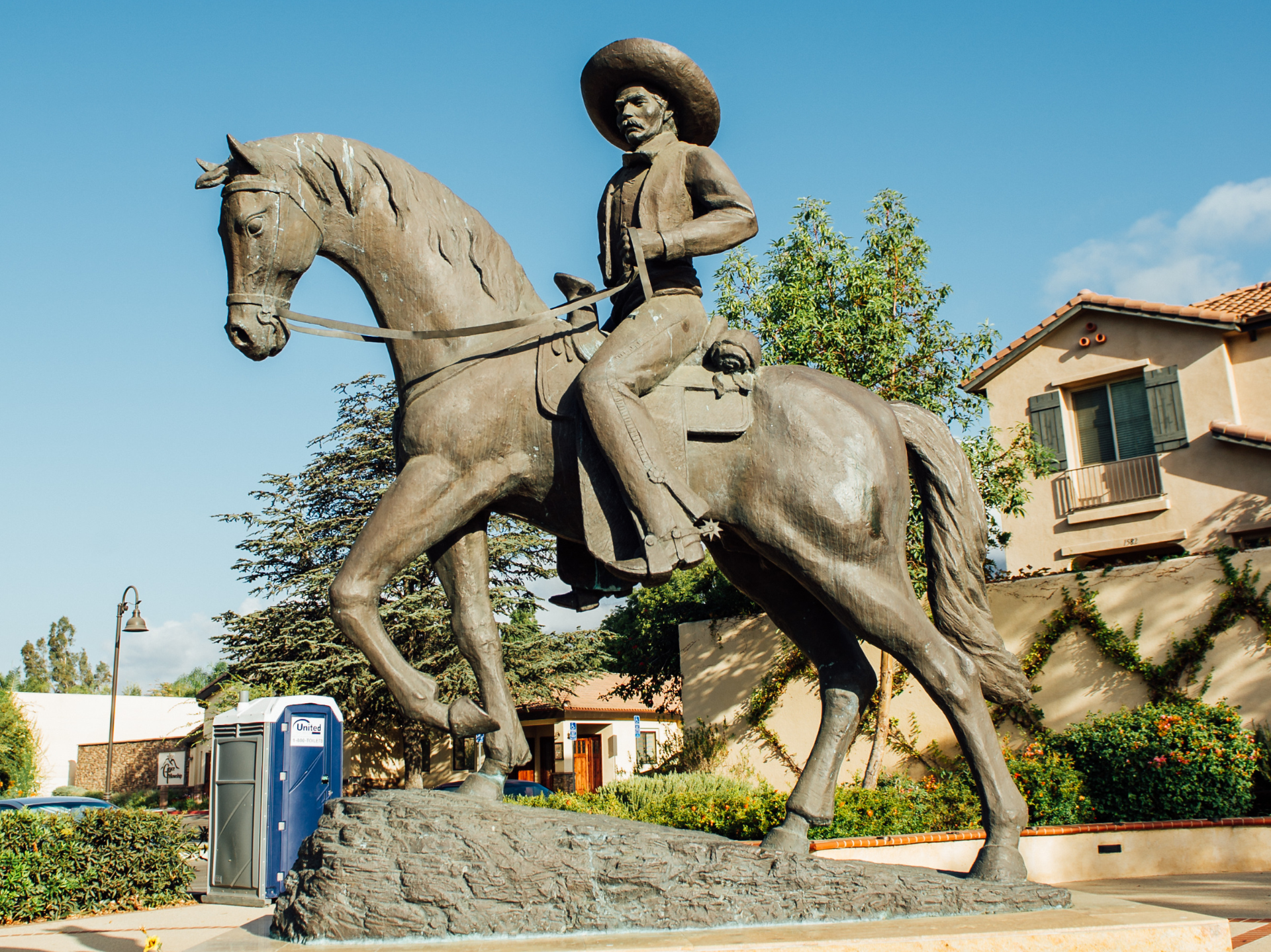 Andres Duarte Statue